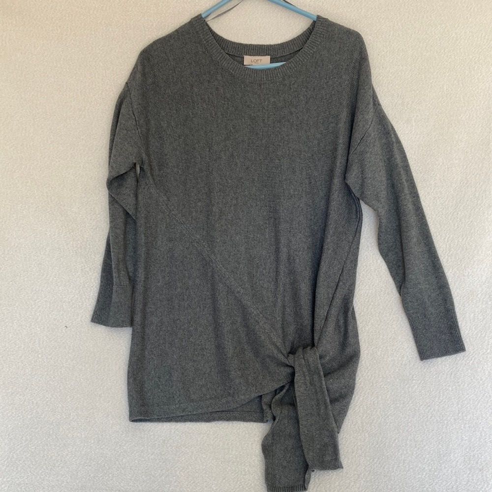 Loft Outlet soft Gray Knot Front oversized Sweater Size Medium